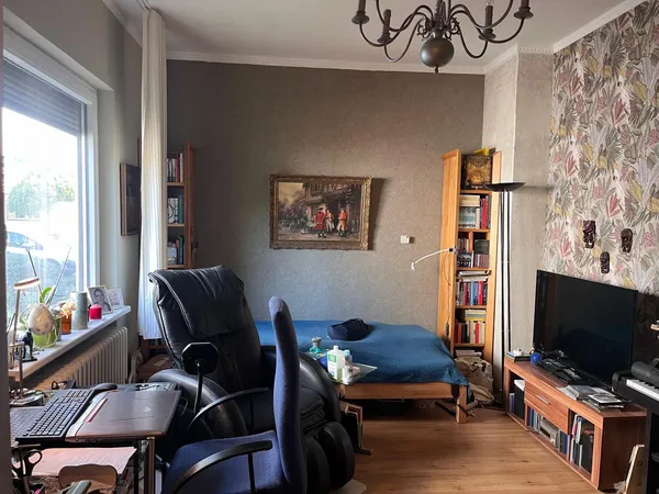 möbeliertes Zimmer