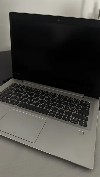Bildschirm + Tastatur