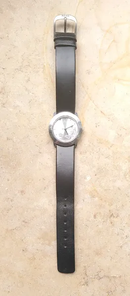 Front-Ansicht der Uhr 