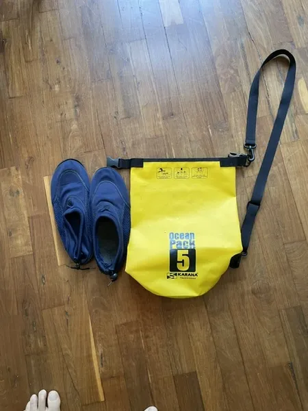 Steinstrandschuhe u. Oceanpack 5 l