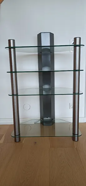 massive Glasplatten und Kabelkanal