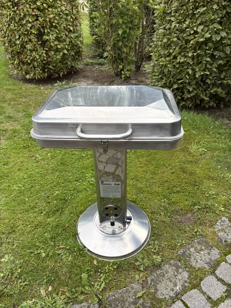 … mit Aschekasten