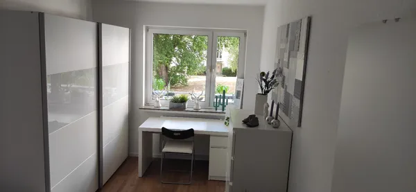 Zimmer mit Blick ins Grüne 