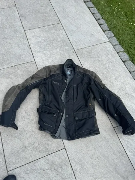 Jacke von vorne