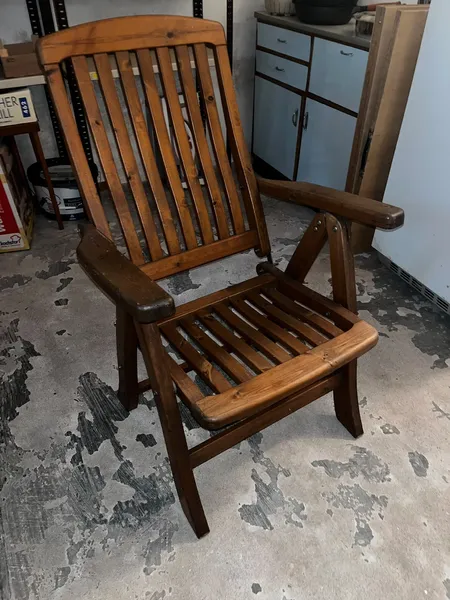 Tisch und 5 Stühle