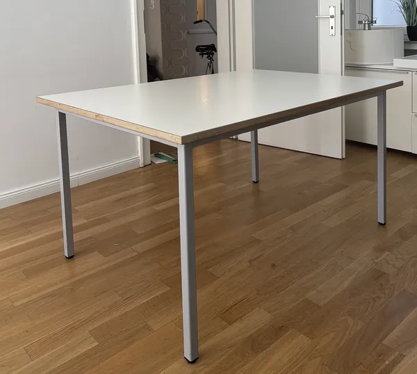 klare form und schöne mittelgroße platte