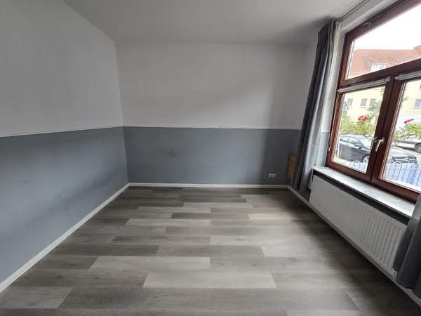Zimmer zur Straße EG
