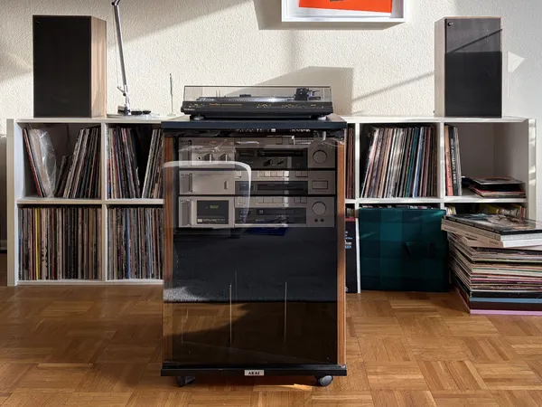 Anlage - Rack - Plattenspiele - Boxen