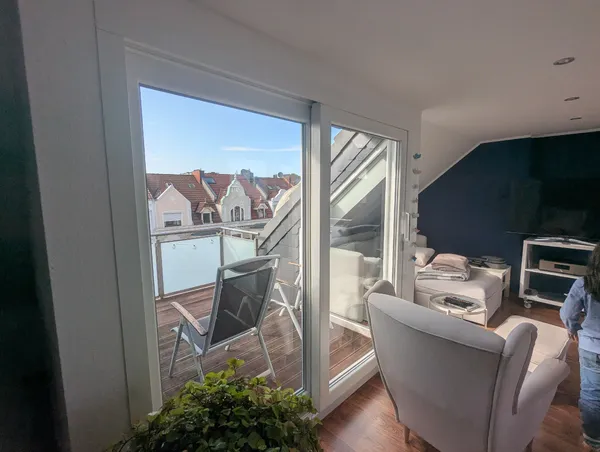 DG Loft mit Blick auf den kleinen Sonnenbalkon 
