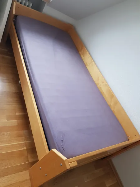 Das zusammengebastelt Bett