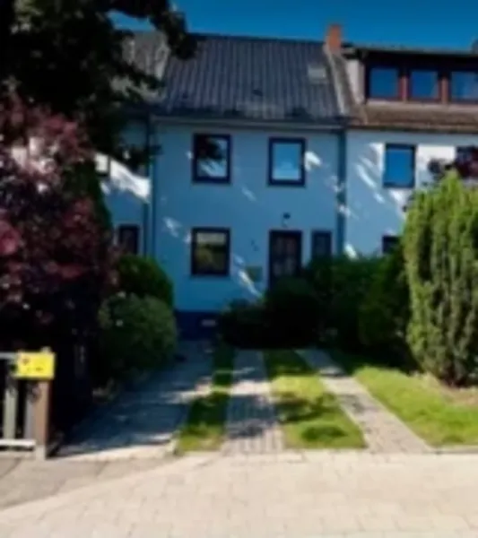 Eingang mir 2x Stellplätze 