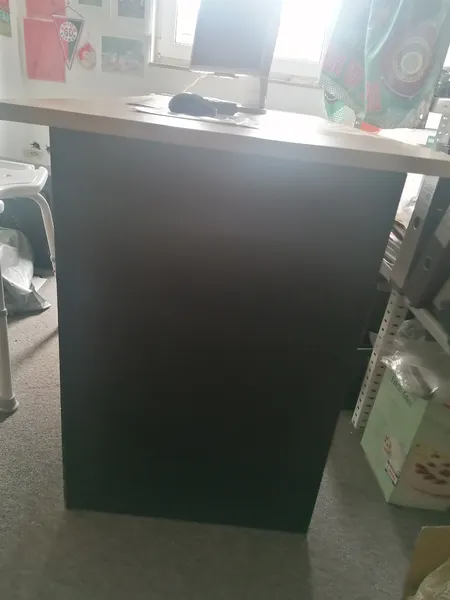 Schreibtisch 