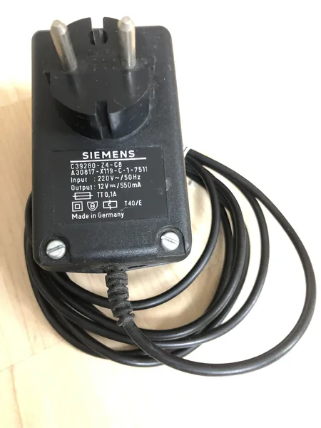 Siemens Netz- / Ladegerät 12V/550mA