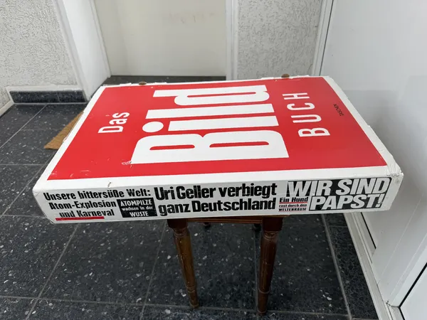 Bild Buch über 700 Seiten