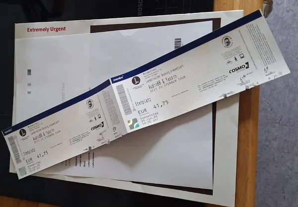 Ein Ticket ist zum Verkauf, das andere ist für mich :) 